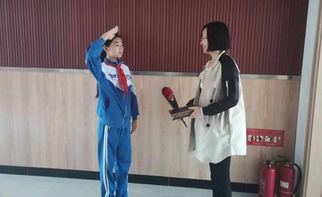 送孩子老师丝巾，一份深情厚意的表达