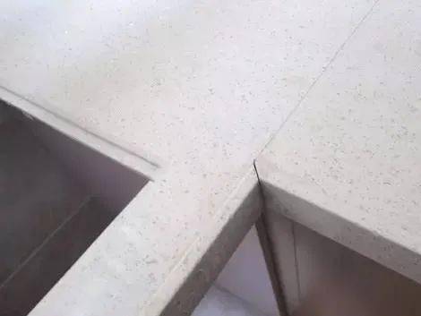 地板革有必要使用胶水吗？——探究地板安装中的粘接问题