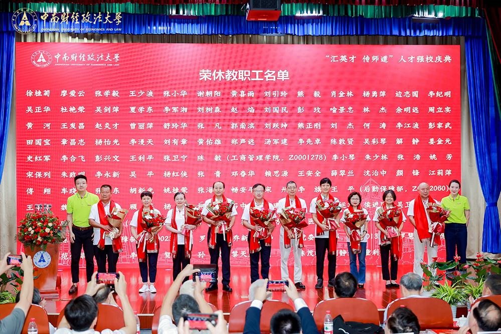 教师节礼物的深意，一条丝巾与女老师的美好记忆