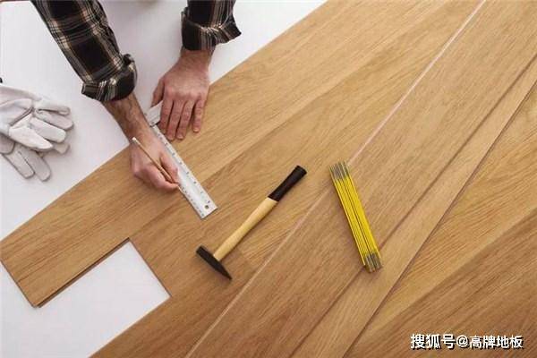 实木地板生产与安装过程中是否使用胶水