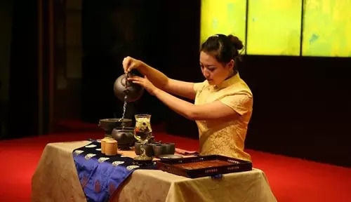 悬壶高冲手法，传统技艺与现代应用