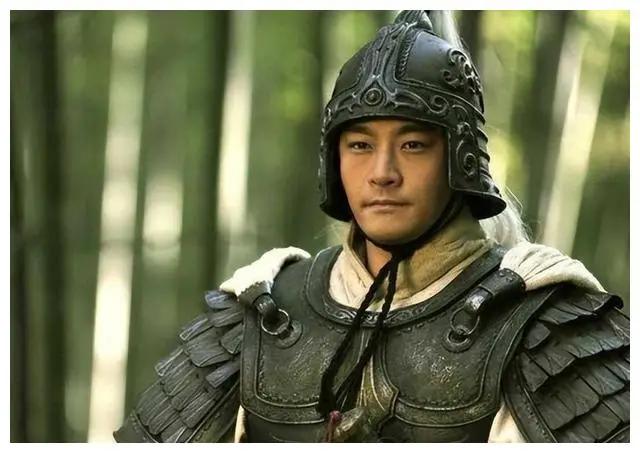 周瑜的性格特点，智勇双全，英气逼人