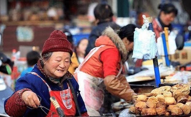农村摆地摊，一种生活的缩影与探讨