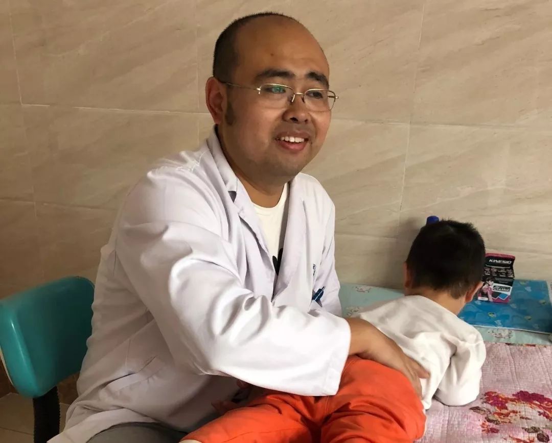 儿童中医专家，守护孩童健康的守护者