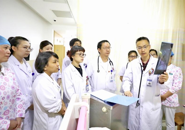 重医附一医院儿科专家团队，专业守护儿童健康