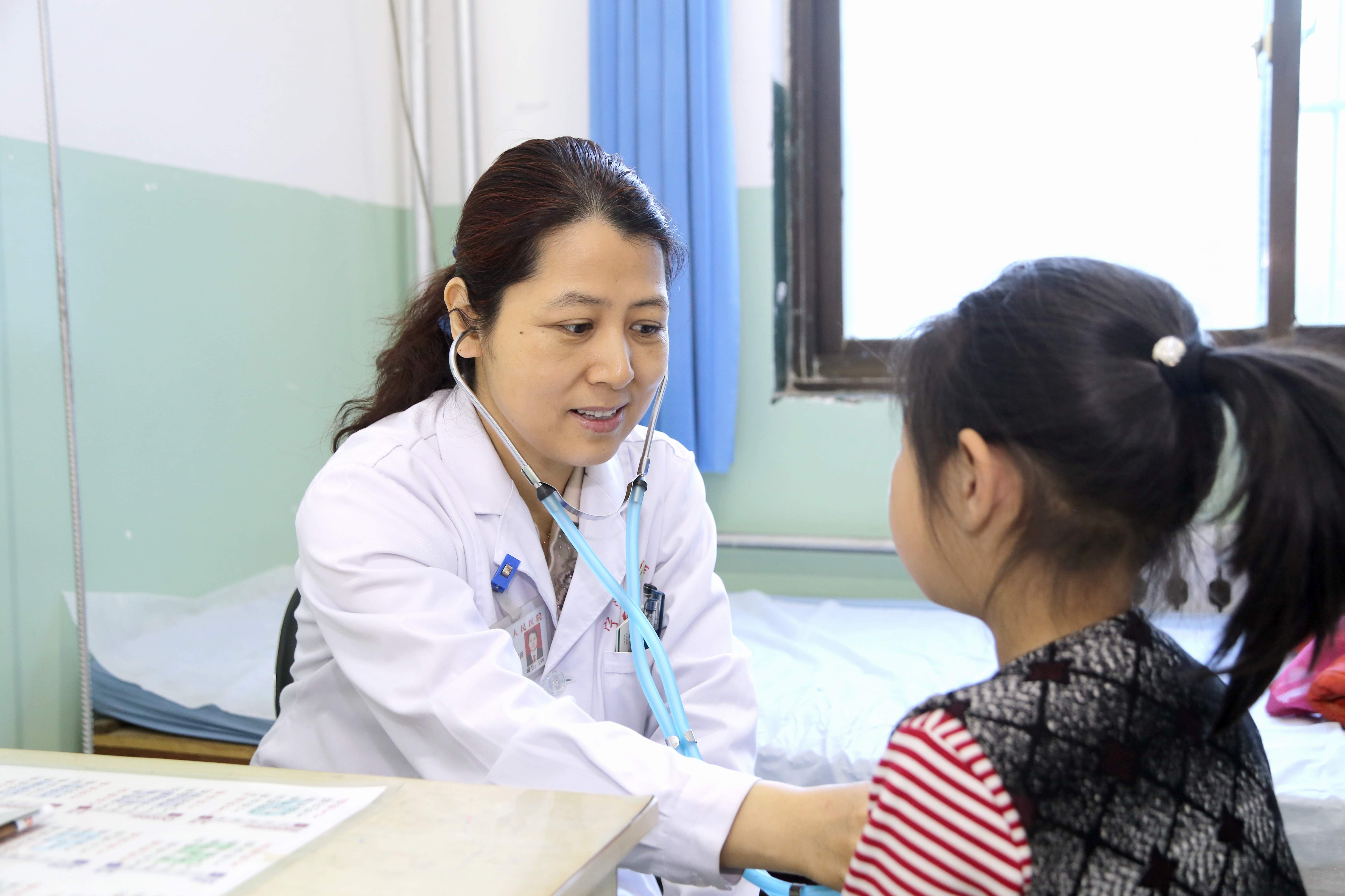 儿童神内科专家，守护孩童健康的守护者