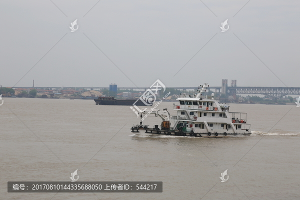 长江拖轮图片，展现壮丽与力量的视觉盛宴