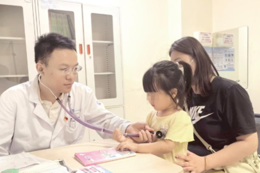医院儿保科专家，守护儿童健康的坚实后盾