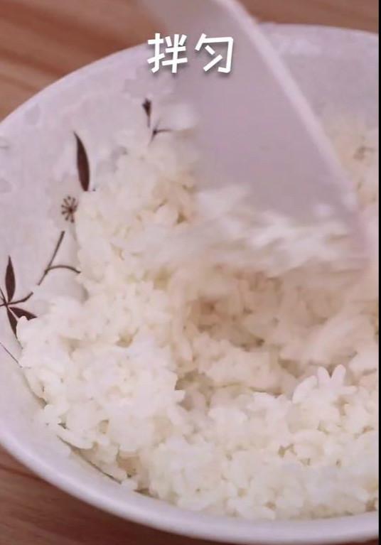 火腿肠紫菜蛋花汤，一道美味与营养并存的佳肴