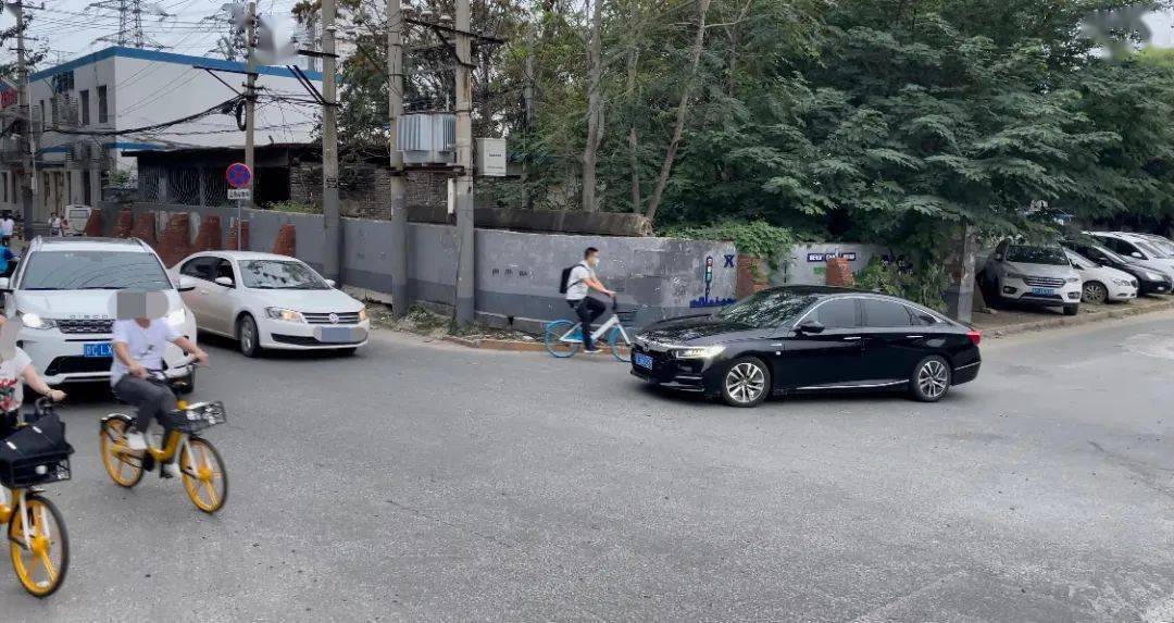汽车堵塞图标，揭示城市交通瓶颈的象征
