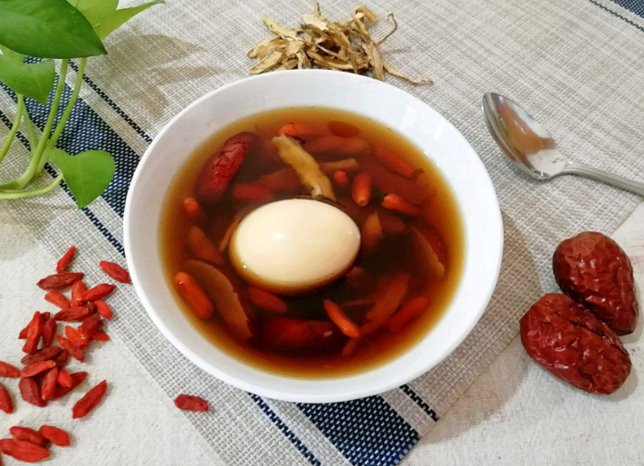 红枣枸杞鸡蛋花的营养与健康价值