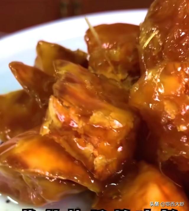 皮蛋花生凉拌——传统美食的现代演绎