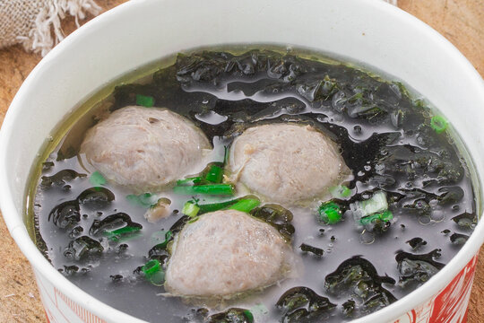 紫菜蛋花牛肉丸汤，一道美味与健康并存的汤品