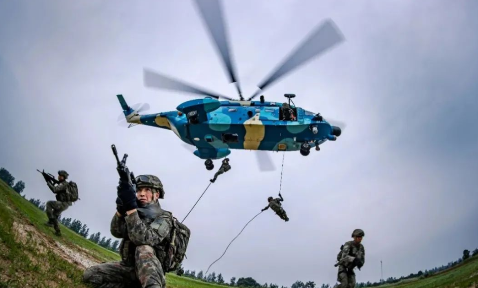伞兵吊环训练，锤炼空中精英的必备课程