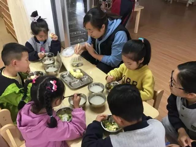 小班美术课，爸爸妈妈的陪伴与成长
