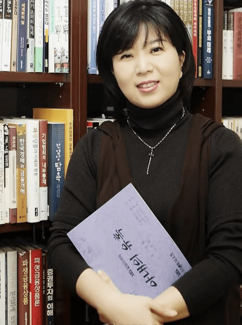 纪岩，一本书中的坚韧女主角