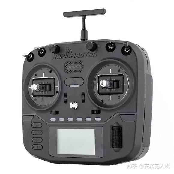 穿越机的遥控器选择，哪个更胜一筹？