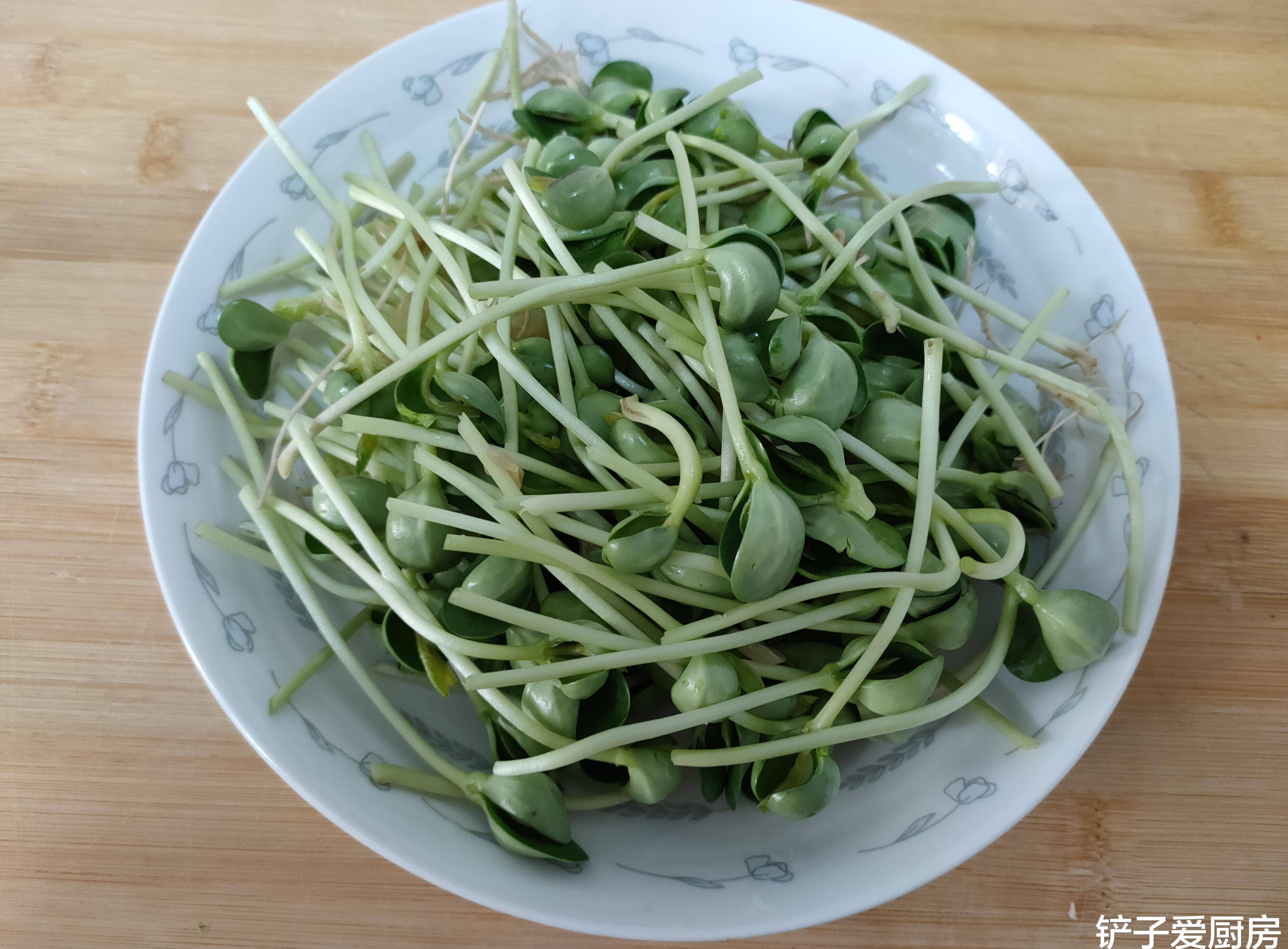 如何用开水冲鸡蛋花，一道简单美味的营养早餐
