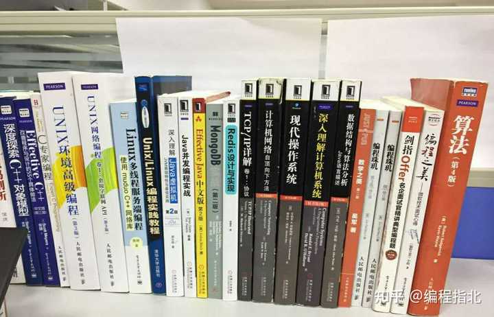 探索大学课本数据库，哪一本成为引领者？